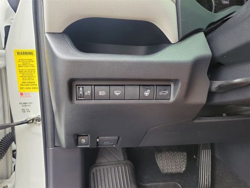 Used 2022 Toyota RAV4 XLE Premium image 26