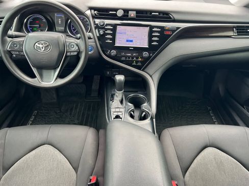 Used 2020 Toyota Camry LE image 4