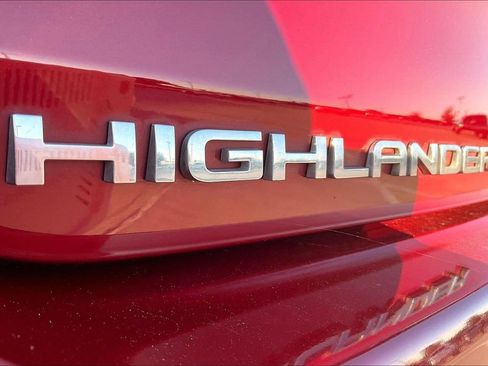 Used 2023 Toyota Highlander L image 40