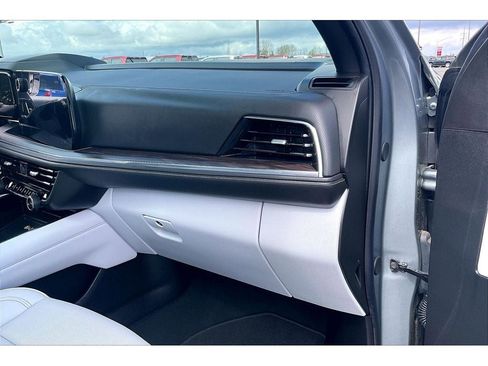 Used 2025 Chevrolet Tahoe Premier AWD/4WD image 17