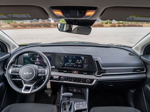 Used 2025 Kia Sportage LX image 21