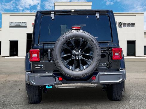 Used 2024 Jeep Wrangler Sahara w/ Technology Group image 4