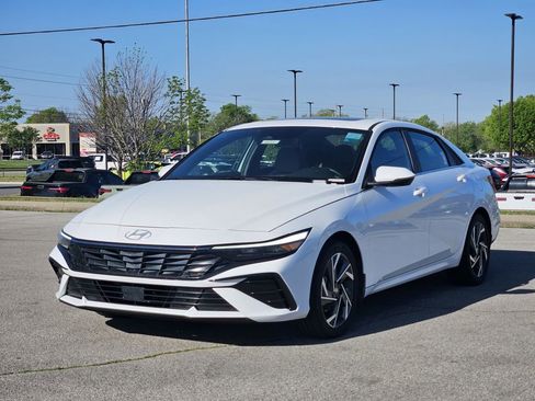 Certified 2025 Hyundai Elantra Limited FWD image 2
