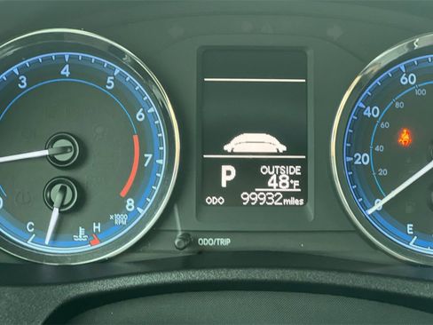 Certified 2018 Toyota Corolla LE image 27