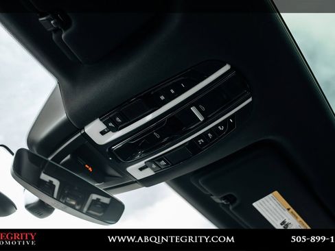 Used 2021 Porsche Cayenne AWD/4WD image 36