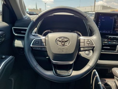 Used 2022 Toyota Highlander Platinum AWD/4WD image 10