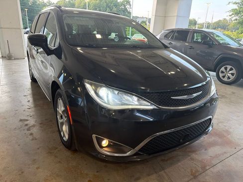 Used 2018 Chrysler Pacifica Touring-L Plus w/ Advanced Safetytec Group FWD image 4