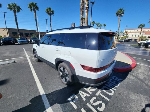 Used 2025 Hyundai Santa Fe SEL FWD image 5