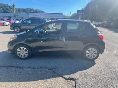 Used 2013 Toyota Yaris L FWD image 3