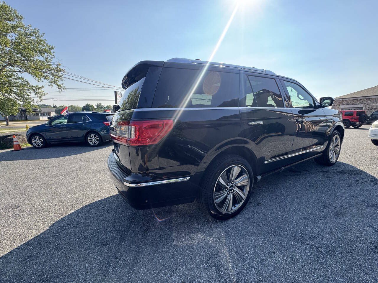 Used 2018 Lincoln Navigator Reserve w/ Technology Package AWD/4WD image 9
