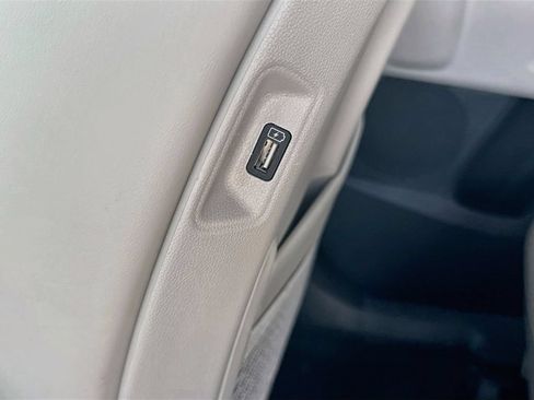 Used 2022 Kia Sorento S FWD image 26