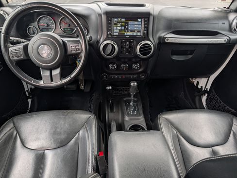 Used 2015 Jeep Wrangler Unlimited Sahara w/ Dual Top Group AWD/4WD image 10