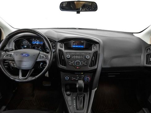 Used 2018 Ford Focus SE w/ SE Appearance Package image 12