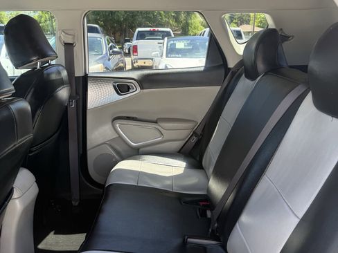 Used 2021 Kia Soul LX FWD image 9