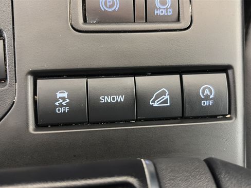 Used 2021 Toyota Highlander XLE AWD/4WD image 28