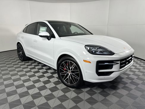 Certified 2025 Porsche Cayenne S image 7