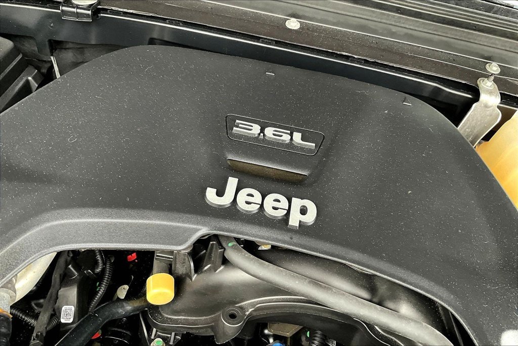 Used 2021 Jeep Wrangler Unlimited Sahara AWD/4WD image 29