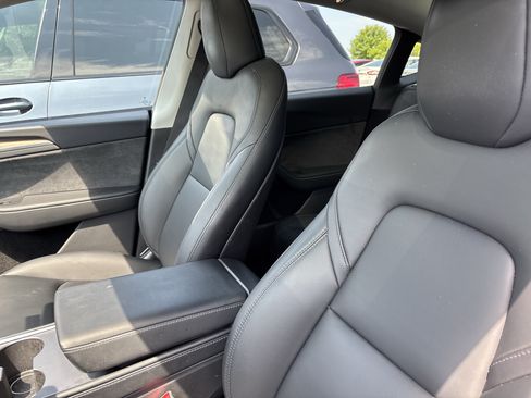 Used 2023 Tesla Model Y AWD image 36