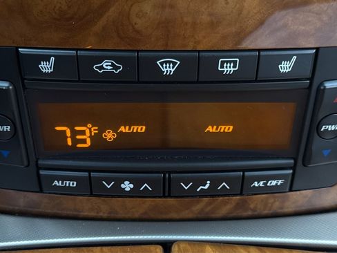 Used 2009 Cadillac XLR RWD image 28