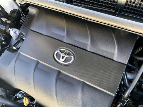 Used 2016 Toyota Sienna Limited FWD image 32