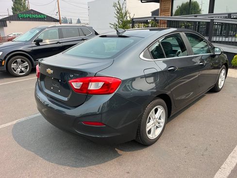 Used 2017 Chevrolet Cruze LT FWD image 4