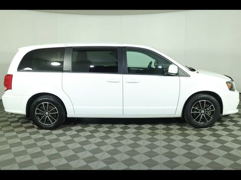 Used 2019 Dodge Grand Caravan GT image 5