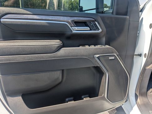Used 2025 Chevrolet Silverado 2500 LTZ w/ LTZ Premium Package AWD/4WD image 11