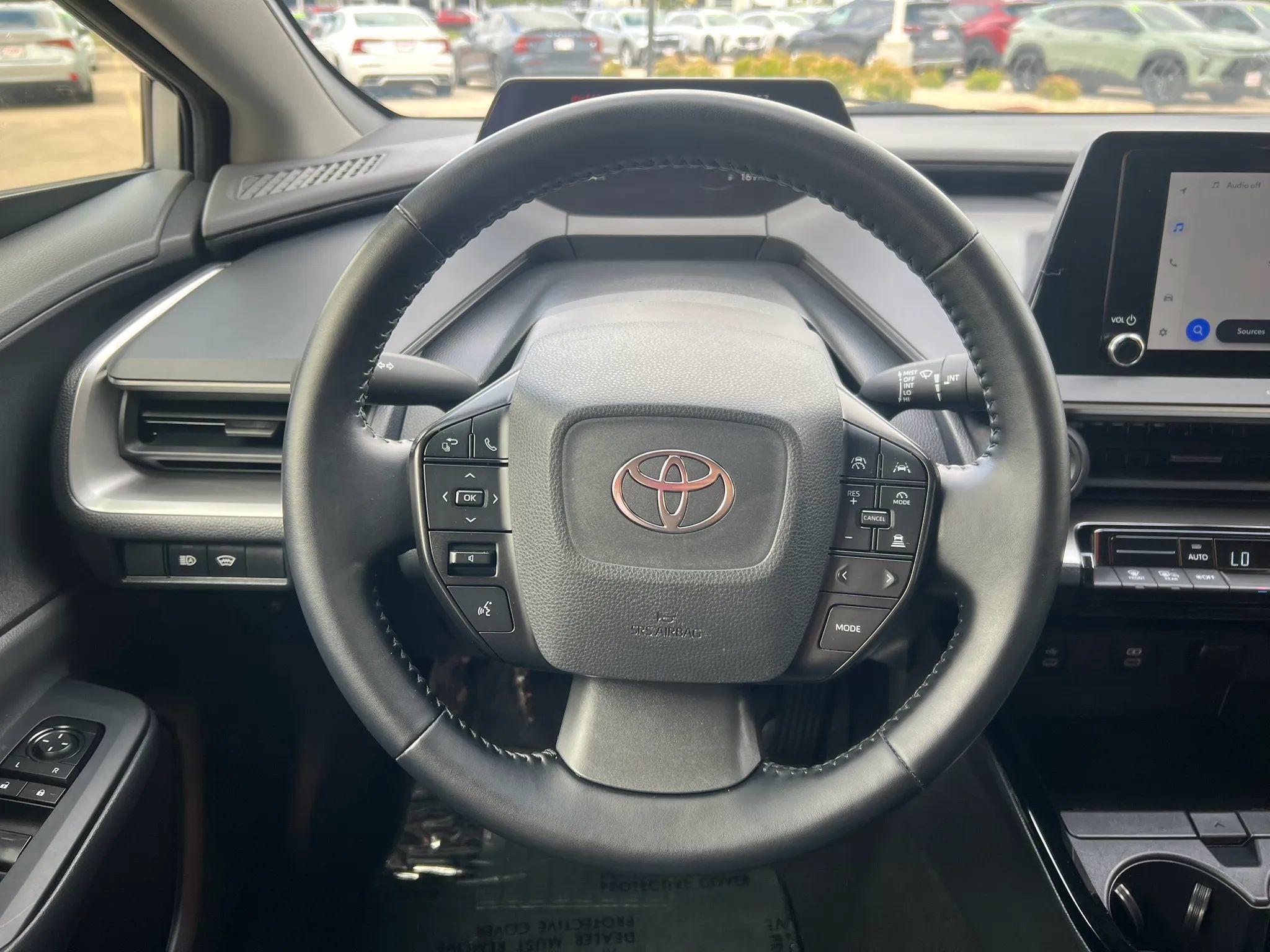 Used 2025 Toyota Prius LE FWD image 12