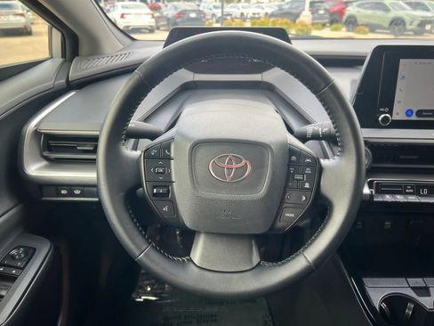Used 2025 Toyota Prius LE FWD image 12