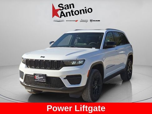 New 2025 Jeep Grand Cherokee Altitude RWD image 4