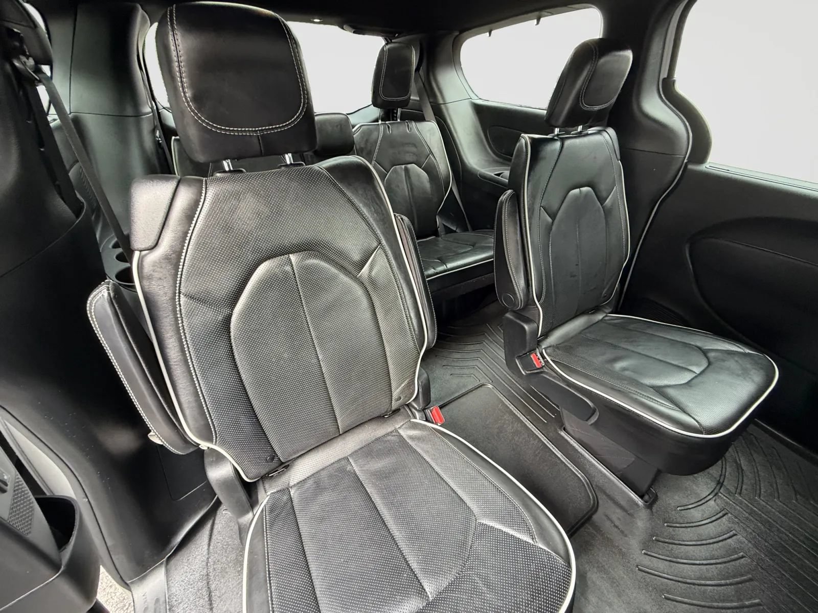 Used 2019 Chrysler Pacifica Limited w/ Advanced Safetytec Group FWD image 19