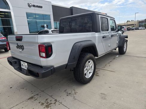 Used 2023 Jeep Gladiator Sport AWD/4WD image 3