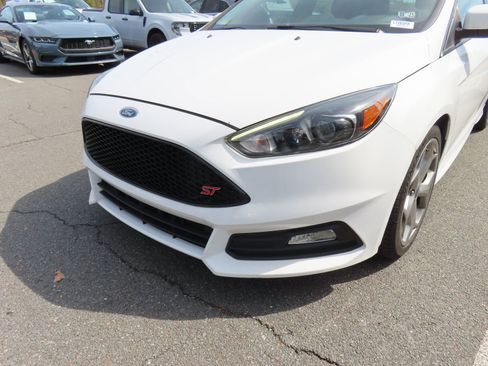 Used 2017 Ford Focus ST w/ Equipment Group 402A image 9