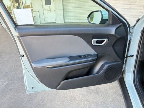 Used 2025 Kia K4 LXS image 18