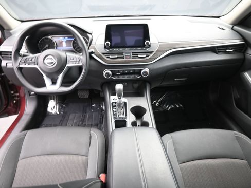 Used 2025 Nissan Altima 2.5 SV FWD image 16