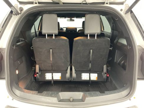 Used 2019 Ford Explorer XLT w/ Equipment Group 202A AWD/4WD image 26