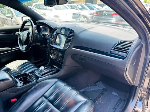 Used 2019 Chrysler 300 S image 35