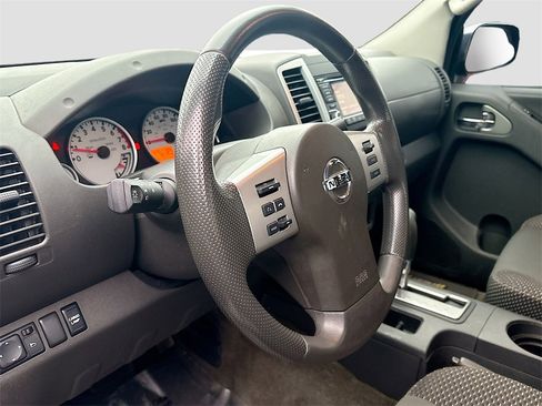 Used 2016 Nissan Frontier Desert Runner image 9