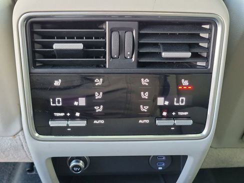 Used 2020 Porsche Cayenne S image 14