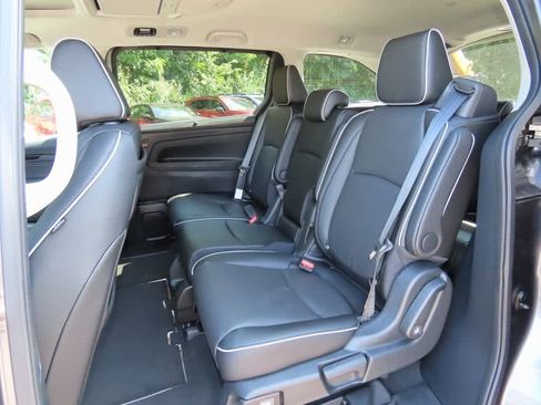 New 2026 Honda Odyssey Touring image 14