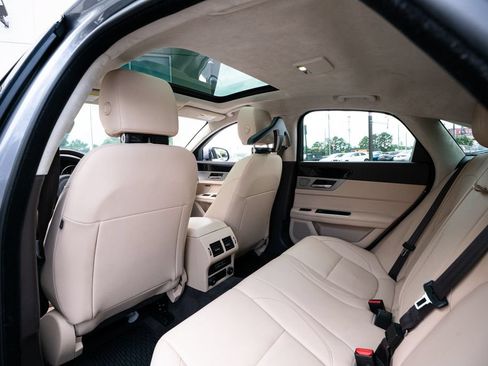 Used 2020 Jaguar XF Premium RWD image 42