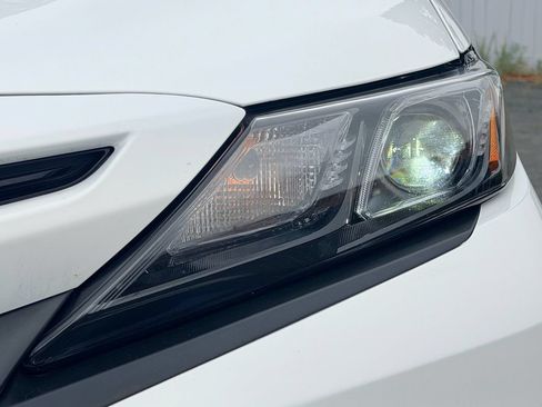 Used 2022 Toyota Camry SE w/ Carpet Mat Package (TMS) FWD image 9