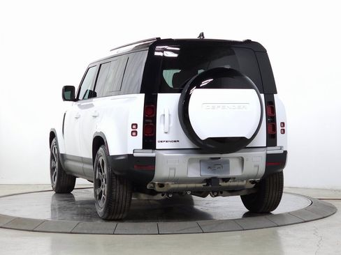 Used 2025 Land Rover Defender 110 S image 3