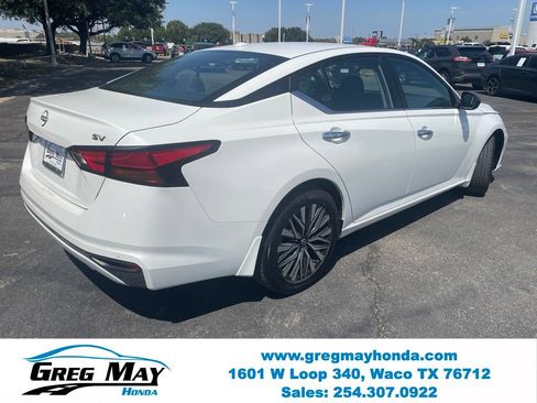 Used 2024 Nissan Altima 2.5 SV FWD image 3