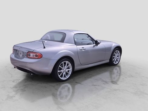 Used 2010 MAZDA MX-5 Miata Touring RWD image 8