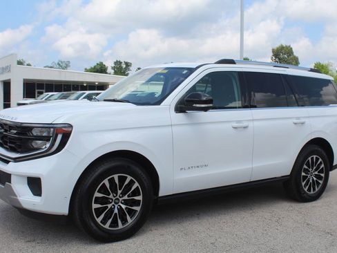 Used 2025 Ford Expedition Platinum AWD/4WD image 2