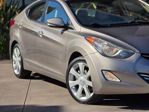 Used 2012 Hyundai Elantra Limited w/ Technology Pkg 5 image 4