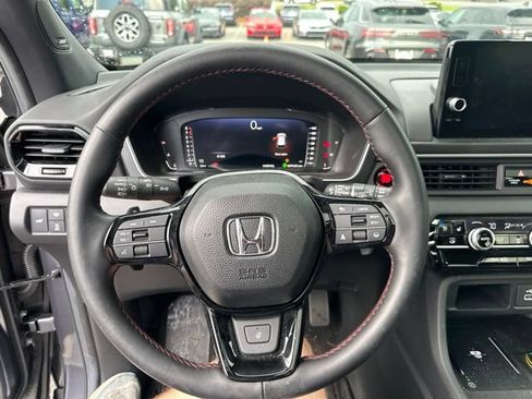 Certified 2025 Honda Pilot Black Edition image 13