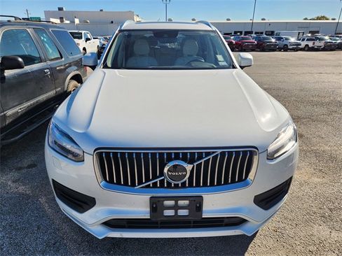 Used 2021 Volvo XC90 T5 Momentum w/ Climate Package image 2