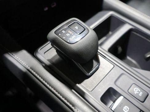 Used 2024 Nissan Pathfinder S AWD/4WD image 28
